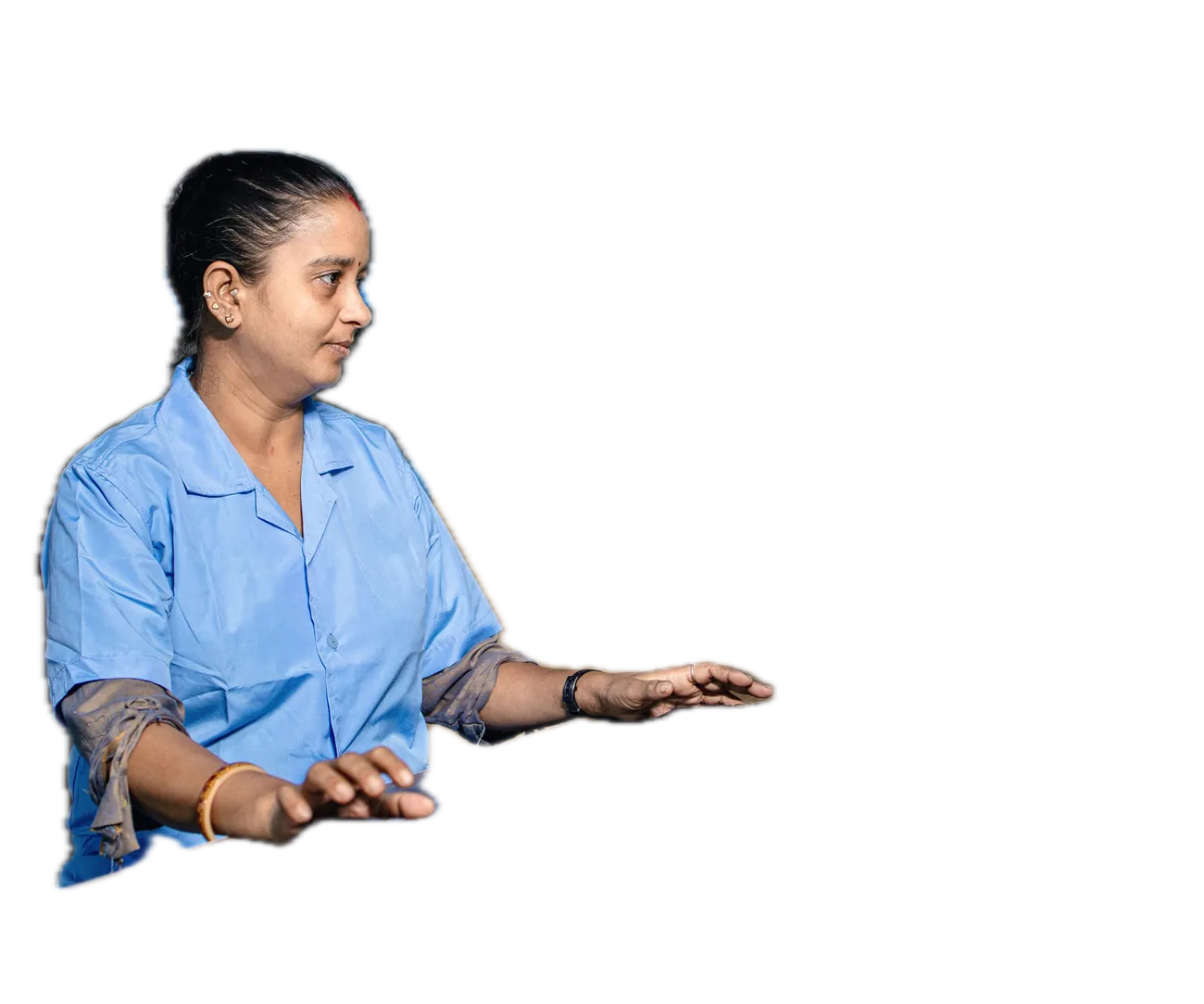 The same worker at her desk, in front of the frame